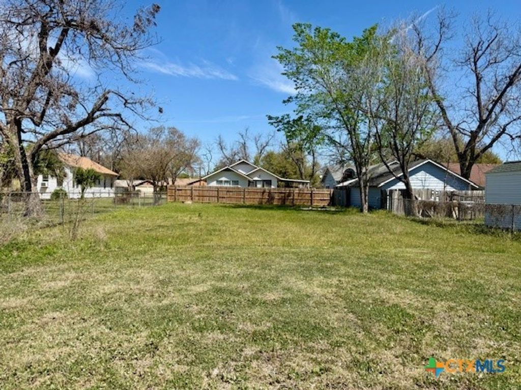 Image 1 of property listing at TBD E 9th Street, Cameron, TX 76520
