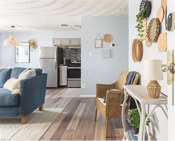 2100 Arctic Ave Apt 14, Virginia Beach, VA 23451