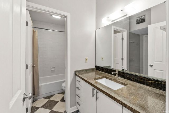 112 W Washington Blvd Apt 328, Fort Wayne, IN 46802