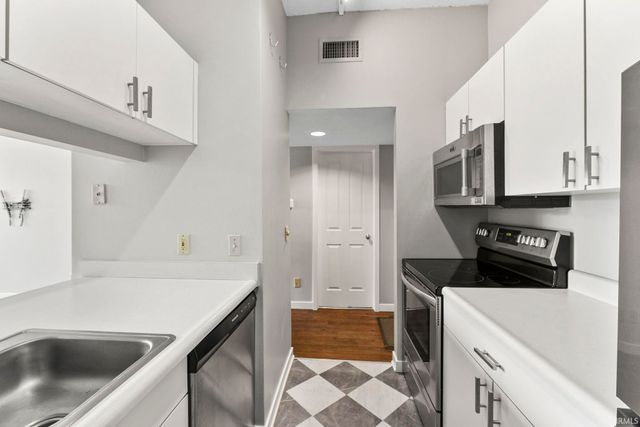 112 W Washington Blvd Apt 328, Fort Wayne, IN 46802