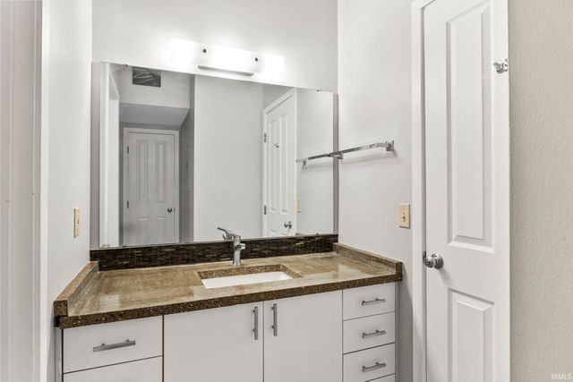 112 W Washington Blvd Apt 328, Fort Wayne, IN 46802