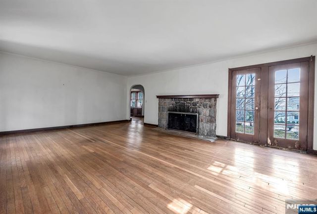 342 Hillcrest Road, Ridgewood, NJ 07450