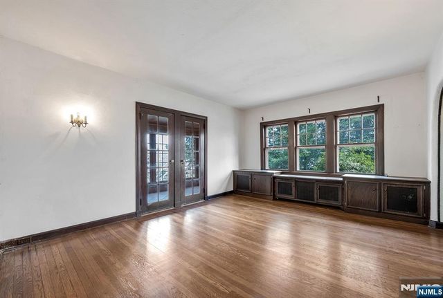 342 Hillcrest Road, Ridgewood, NJ 07450