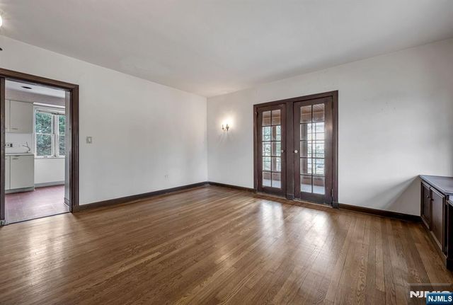 342 Hillcrest Road, Ridgewood, NJ 07450