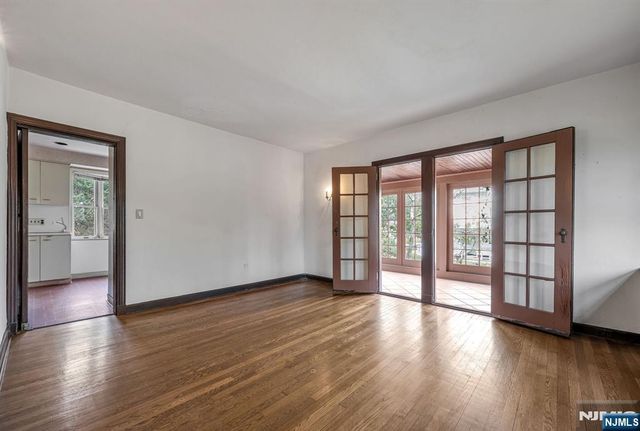 342 Hillcrest Road, Ridgewood, NJ 07450