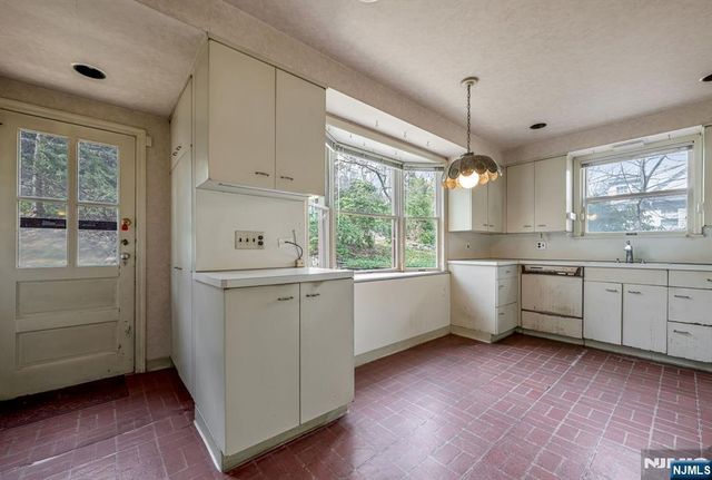 342 Hillcrest Road, Ridgewood, NJ 07450