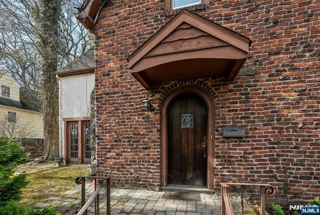 342 Hillcrest Road, Ridgewood, NJ 07450