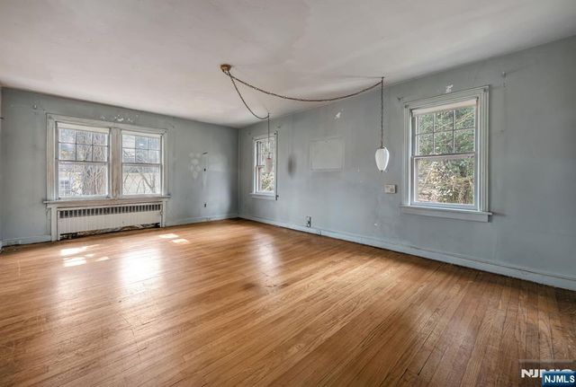 342 Hillcrest Road, Ridgewood, NJ 07450