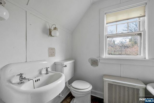 342 Hillcrest Road, Ridgewood, NJ 07450