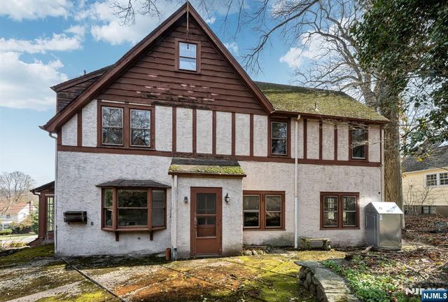 342 Hillcrest Road, Ridgewood, NJ 07450