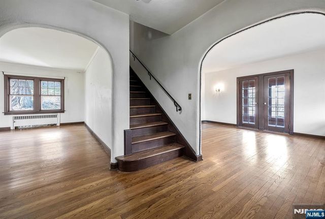 342 Hillcrest Road, Ridgewood, NJ 07450