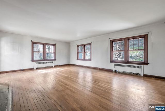 342 Hillcrest Road, Ridgewood, NJ 07450