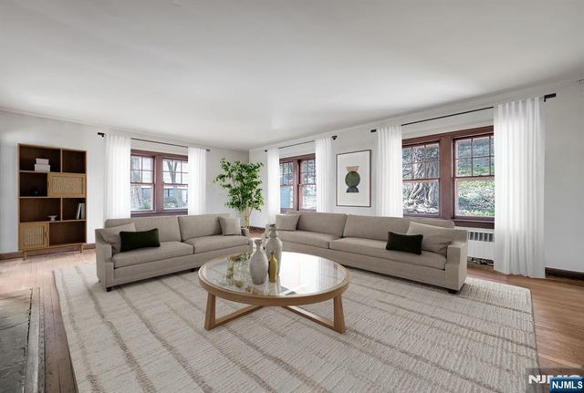 342 Hillcrest Road, Ridgewood, NJ 07450