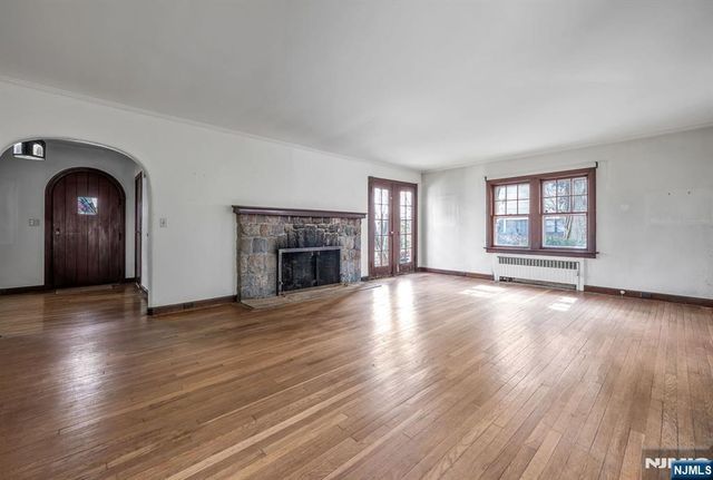 342 Hillcrest Road, Ridgewood, NJ 07450