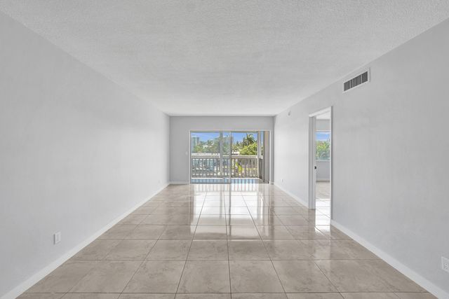 455 Paradise Isle Boulevard 305, Hallandale Beach, FL 33009
