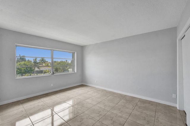 455 Paradise Isle Boulevard 305, Hallandale Beach, FL 33009