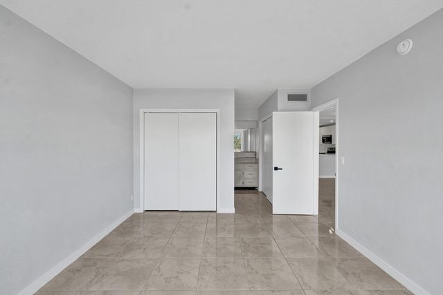 455 Paradise Isle Boulevard 305, Hallandale Beach, FL 33009