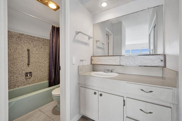 455 Paradise Isle Boulevard 305, Hallandale Beach, FL 33009