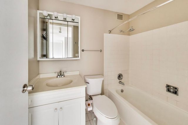 444 W Fullerton Parkway 1010, Chicago, IL 60614