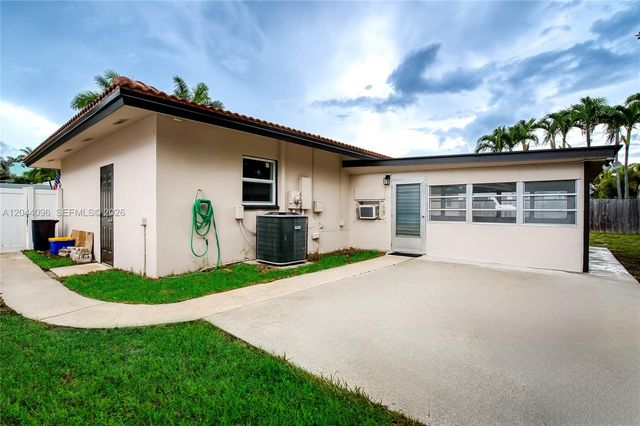 106 E Park Lane E, Hypoluxo, FL 33462