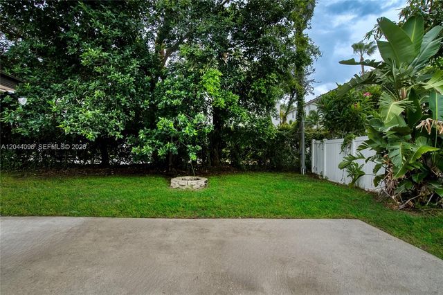 106 E Park Lane E, Hypoluxo, FL 33462