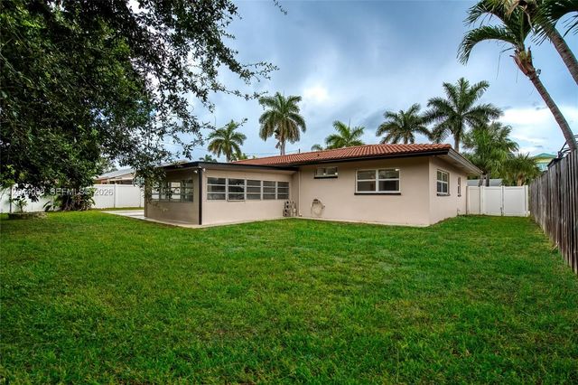 106 E Park Lane E, Hypoluxo, FL 33462