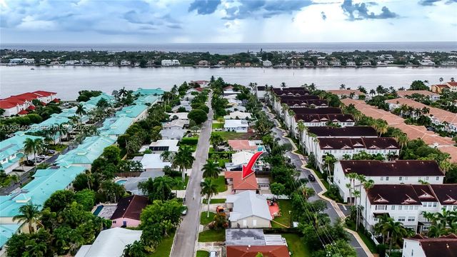 106 E Park Lane E, Hypoluxo, FL 33462