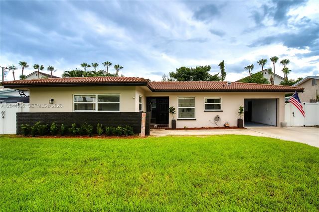106 E Park Lane E, Hypoluxo, FL 33462