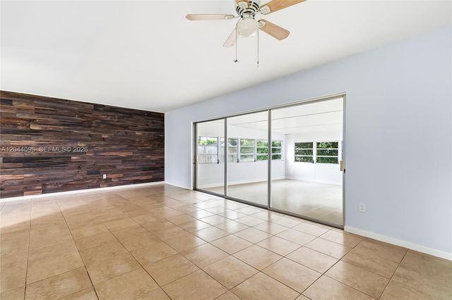106 E Park Lane E, Hypoluxo, FL 33462