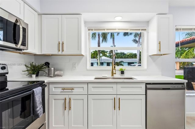 106 E Park Lane E, Hypoluxo, FL 33462