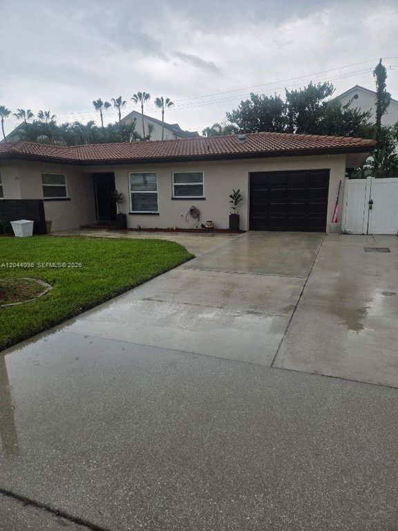 106 E Park Lane E, Hypoluxo, FL 33462