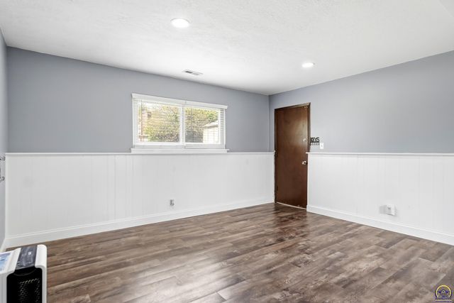 2819 SW Engler CT, Topeka, KS 66614