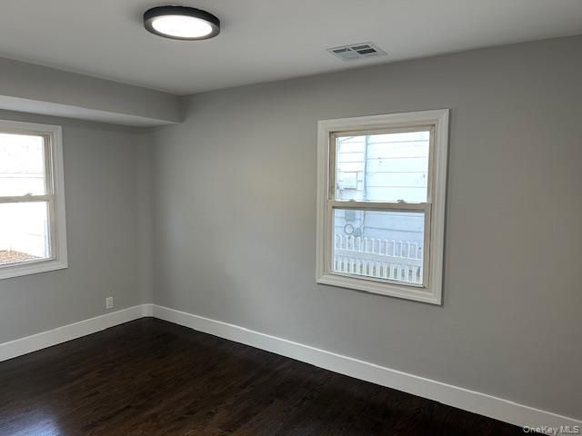 11 Nesaquake Avenue 1st Fl, Port Washington, NY 11050