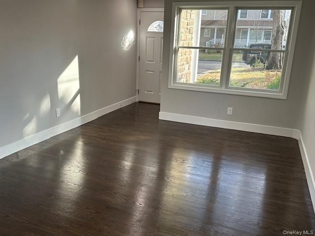 11 Nesaquake Avenue 1st Fl, Port Washington, NY 11050