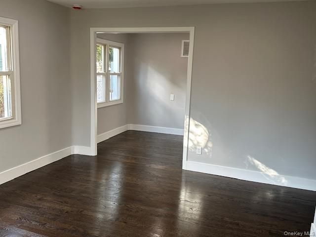 11 Nesaquake Avenue 1st Fl, Port Washington, NY 11050