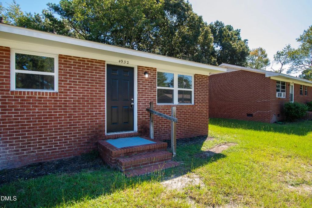 4945 Fieldcrest Drive, Fayetteville, NC 28303