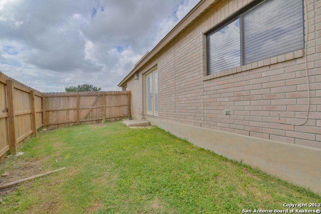 9302 BENDING CRST, San Antonio, TX 78239