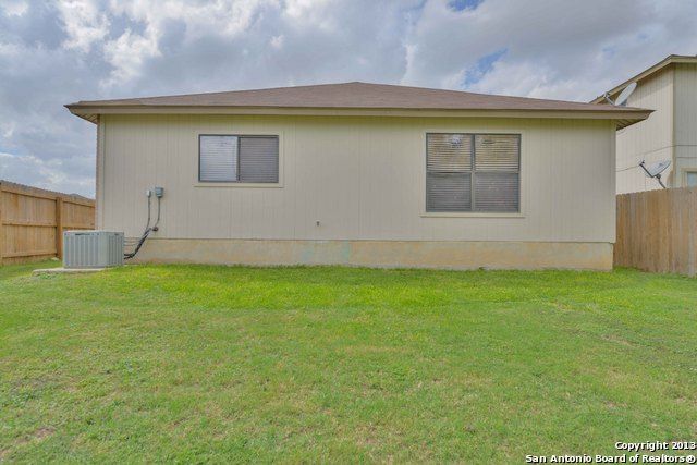 9302 BENDING CRST, San Antonio, TX 78239