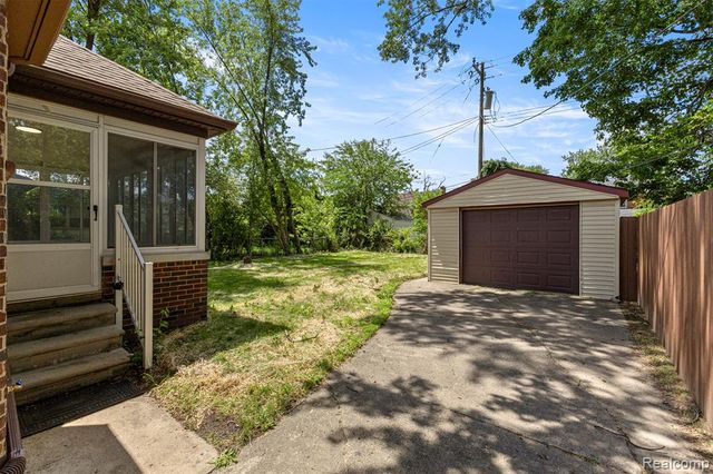 19139 Lauder Street, Detroit, MI 48235