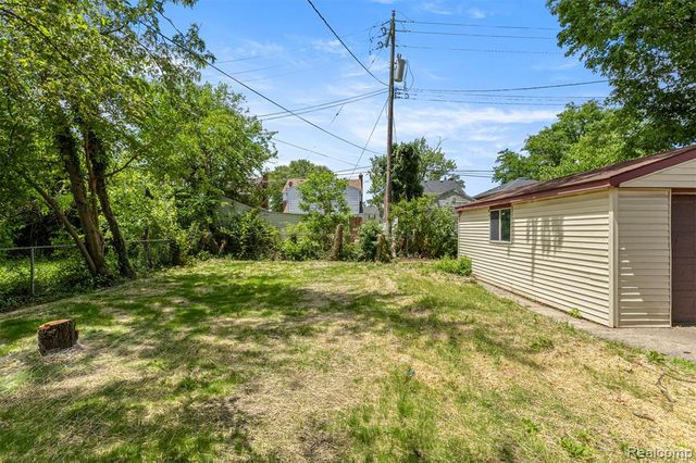 19139 Lauder Street, Detroit, MI 48235