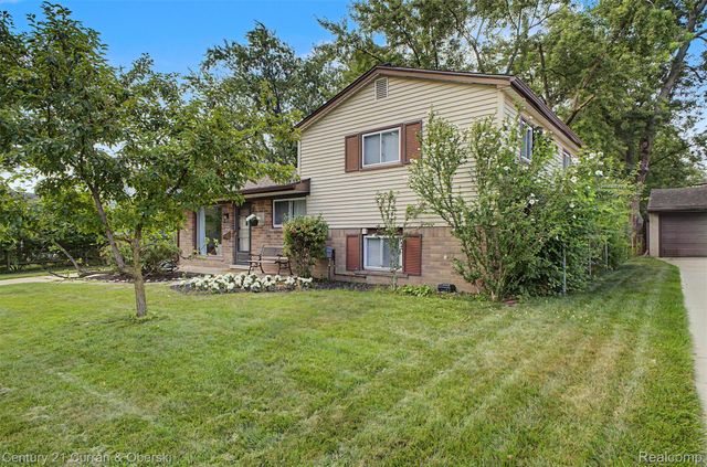 33223 Lynx Street, Westland, MI 48185