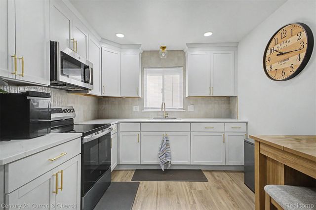33223 Lynx Street, Westland, MI 48185