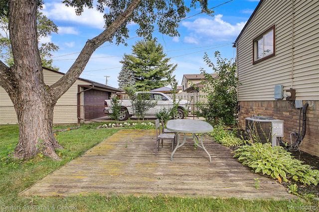 33223 Lynx Street, Westland, MI 48185