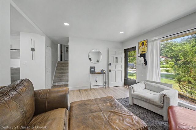 33223 Lynx Street, Westland, MI 48185