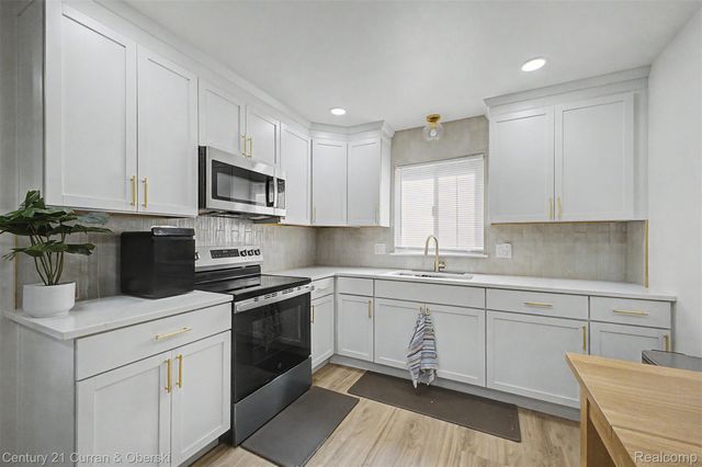 33223 Lynx Street, Westland, MI 48185