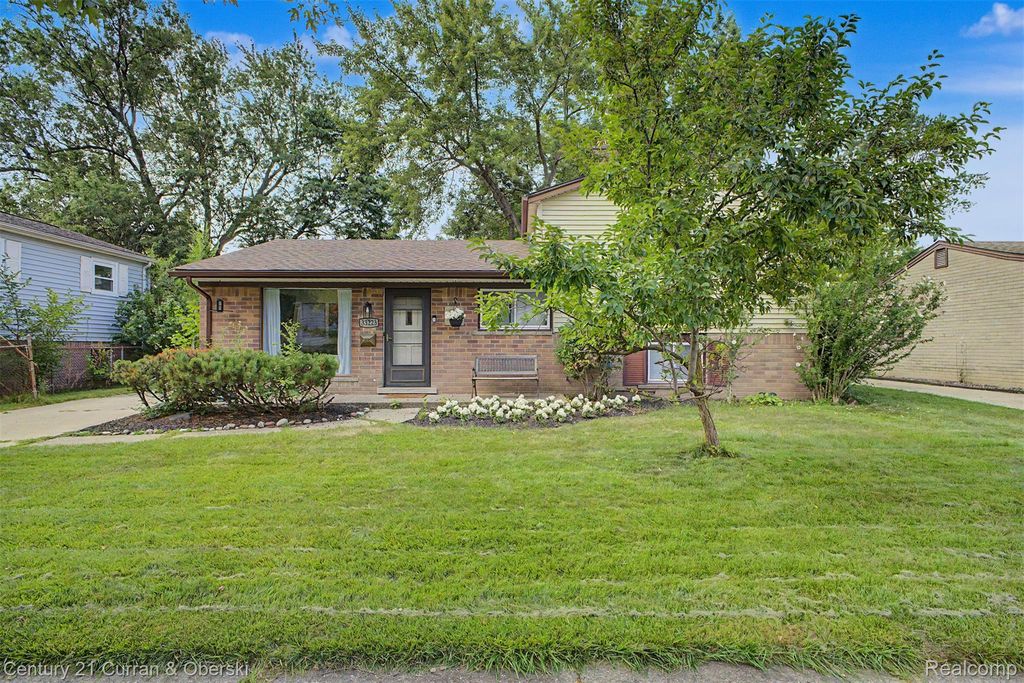 33223 Lynx Street, Westland, MI 48185