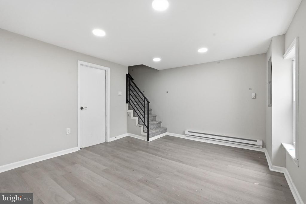 Image 11 of property listing at 808 MAPLE LN, Aston, PA 19014