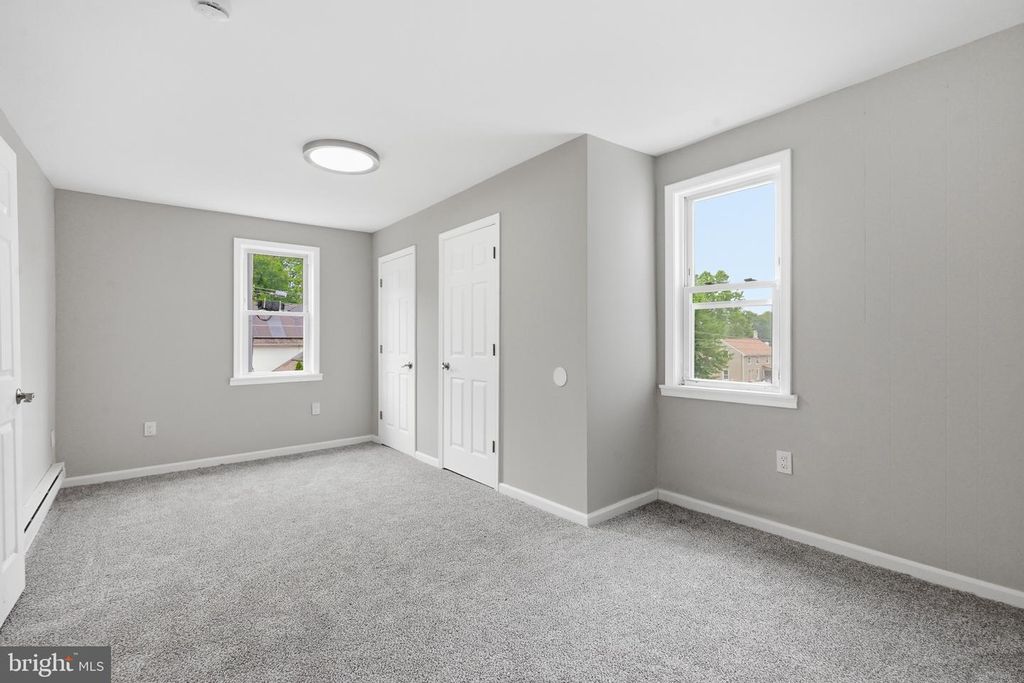 Image 13 of property listing at 808 MAPLE LN, Aston, PA 19014