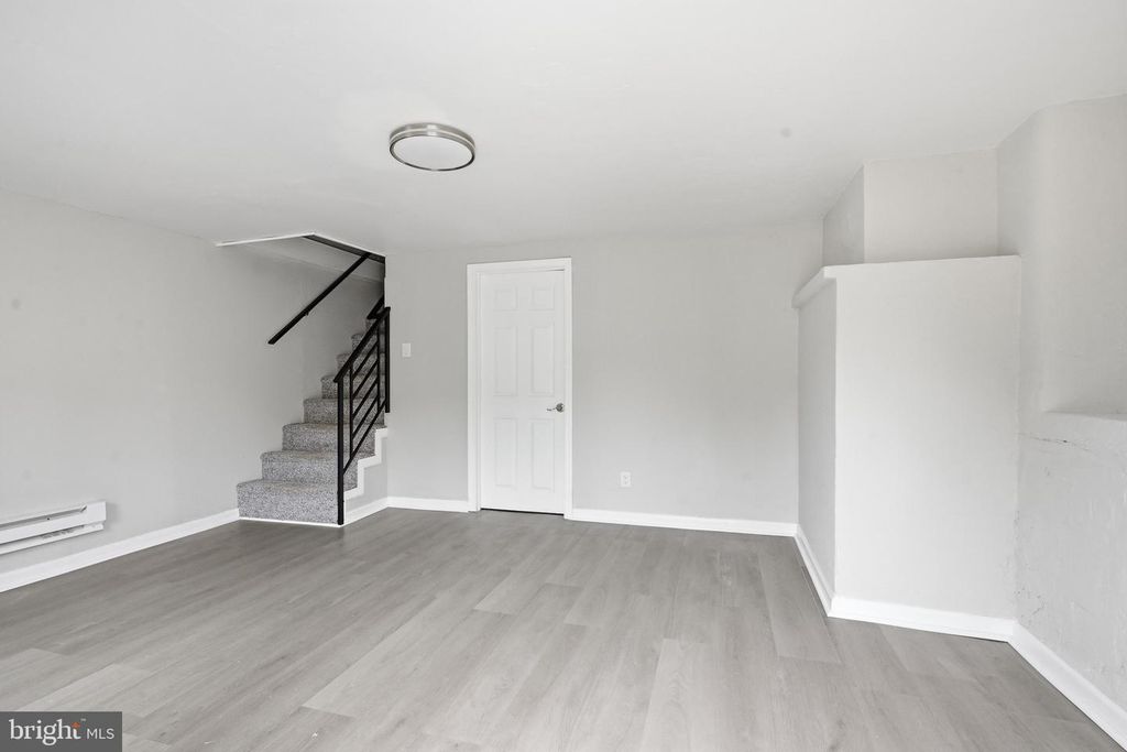 Image 15 of property listing at 808 MAPLE LN, Aston, PA 19014