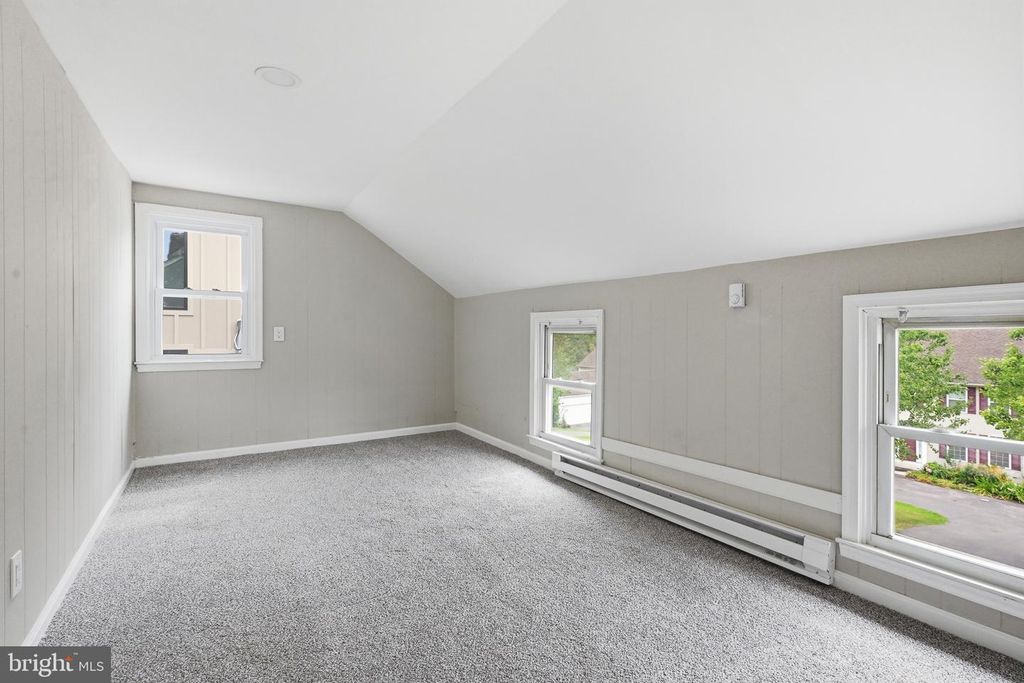 Image 24 of property listing at 808 MAPLE LN, Aston, PA 19014